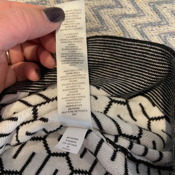 Chico's Easywear Black and White Sweater – Size 2 (US Size Large) - Picture 8 of 8